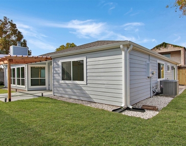 8518 Furlong Lane - Photo Thumbnail 31