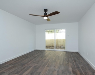 8518 Furlong Lane - Photo Thumbnail 20