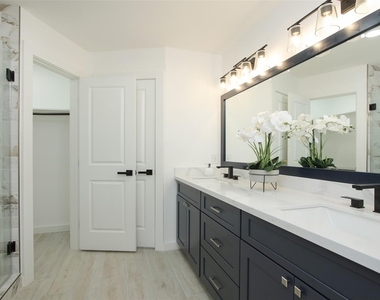 8518 Furlong Lane - Photo Thumbnail 22