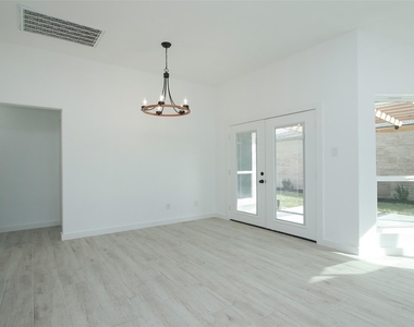 8518 Furlong Lane - Photo Thumbnail 10