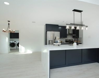 8518 Furlong Lane - Photo Thumbnail 12