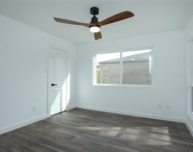 8518 Furlong Lane - Photo Thumbnail 26