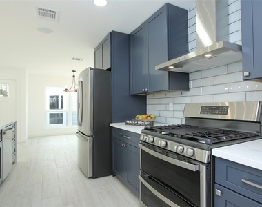 8518 Furlong Lane - Photo Thumbnail 16
