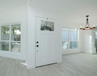 8518 Furlong Lane - Photo Thumbnail 6