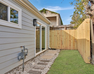 8518 Furlong Lane - Photo Thumbnail 32