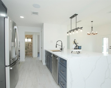 8518 Furlong Lane - Photo Thumbnail 14