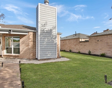 8518 Furlong Lane - Photo Thumbnail 2