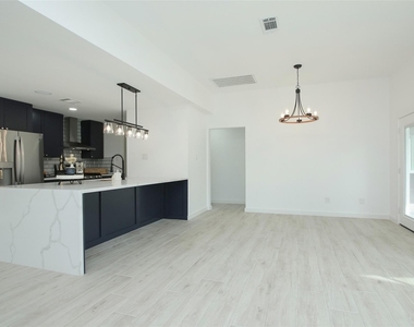 8518 Furlong Lane - Photo Thumbnail 9