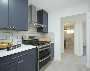8518 Furlong Lane - Photo Thumbnail 15