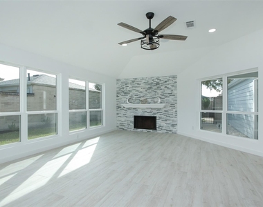 8518 Furlong Lane - Photo Thumbnail 7