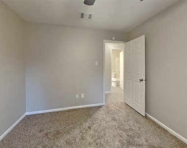 3418 Creek Manor Drive - Photo Thumbnail 13