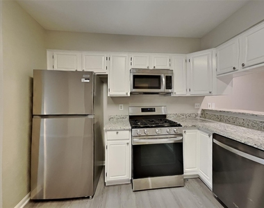 3418 Creek Manor Drive - Photo Thumbnail 4