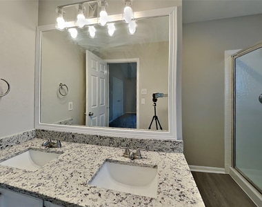 3418 Creek Manor Drive - Photo Thumbnail 9