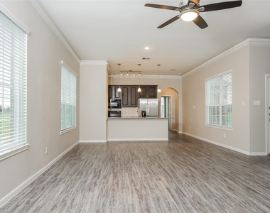 651 Lakeland Circle - Photo Thumbnail 1