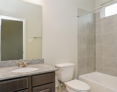 651 Lakeland Circle - Photo Thumbnail 11