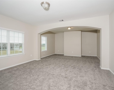651 Lakeland Circle - Photo Thumbnail 4