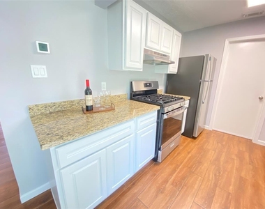 1011 Melford Avenue - Photo Thumbnail 7