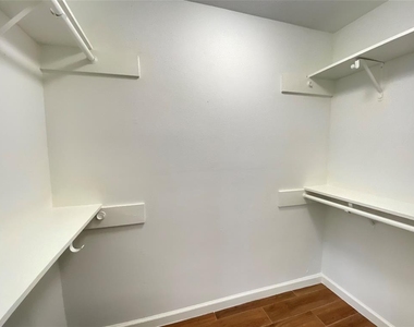 1011 Melford Avenue - Photo Thumbnail 13