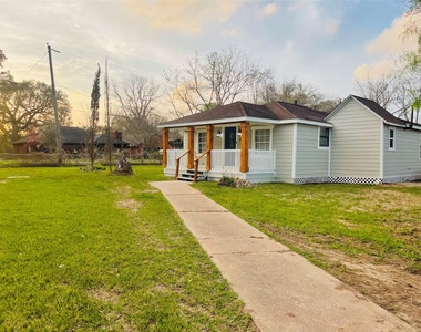 166 Sycamore Street - Photo Thumbnail 2