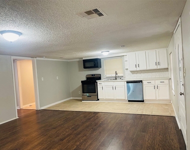166 Sycamore Street - Photo Thumbnail 9