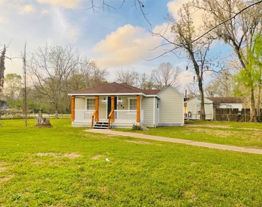 166 Sycamore Street - Photo Thumbnail 3