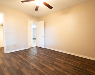 2728 Encino - Photo Thumbnail 8