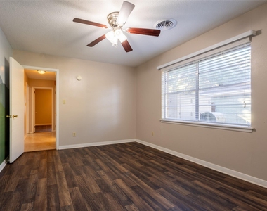 2728 Encino - Photo Thumbnail 16