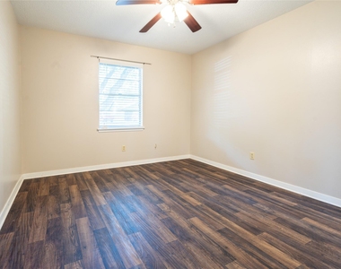 2728 Encino - Photo Thumbnail 9