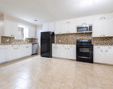 2728 Encino - Photo Thumbnail 4