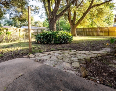 2728 Encino - Photo Thumbnail 2