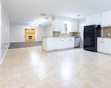 2728 Encino - Photo Thumbnail 3