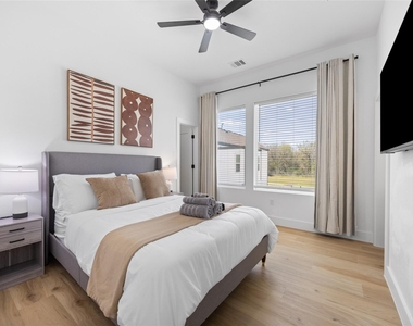 9019 Comal Street - Photo Thumbnail 16