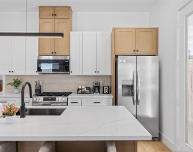 9019 Comal Street - Photo Thumbnail 15
