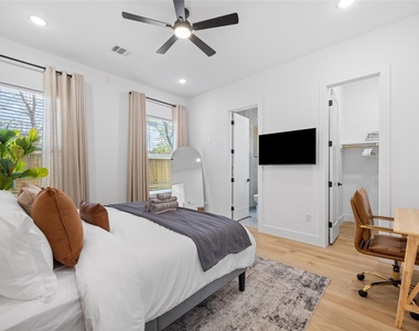 9019 Comal Street - Photo Thumbnail 18