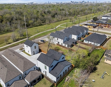 9019 Comal Street - Photo Thumbnail 12
