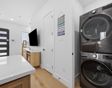 9019 Comal Street - Photo Thumbnail 31