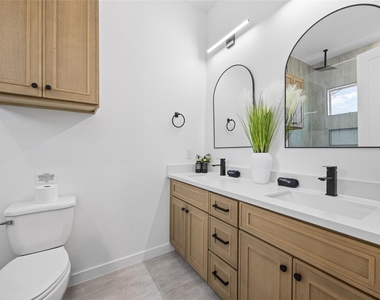9019 Comal Street - Photo Thumbnail 8