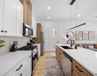 9019 Comal Street - Photo Thumbnail 27