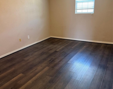 3010 Bee Cave Drive - Photo Thumbnail 5