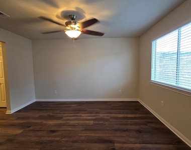 3535 Upfield Drive - Photo Thumbnail 21