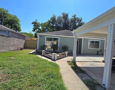 3535 Upfield Drive - Photo Thumbnail 3