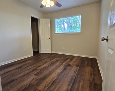 3535 Upfield Drive - Photo Thumbnail 24