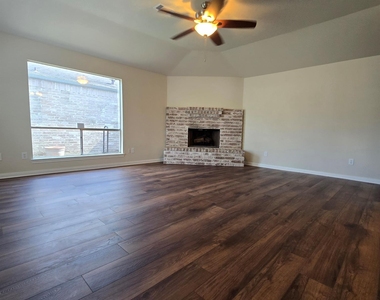 3535 Upfield Drive - Photo Thumbnail 18