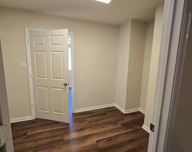 3535 Upfield Drive - Photo Thumbnail 9