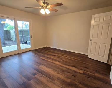 3535 Upfield Drive - Photo Thumbnail 15