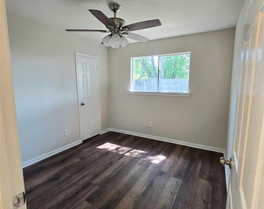 3535 Upfield Drive - Photo Thumbnail 8