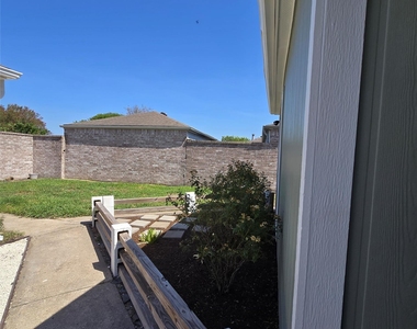 3535 Upfield Drive - Photo Thumbnail 2