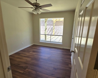 3535 Upfield Drive - Photo Thumbnail 7