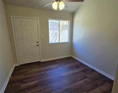 3535 Upfield Drive - Photo Thumbnail 10