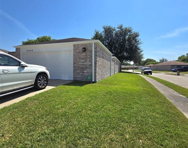 3535 Upfield Drive - Photo Thumbnail 14